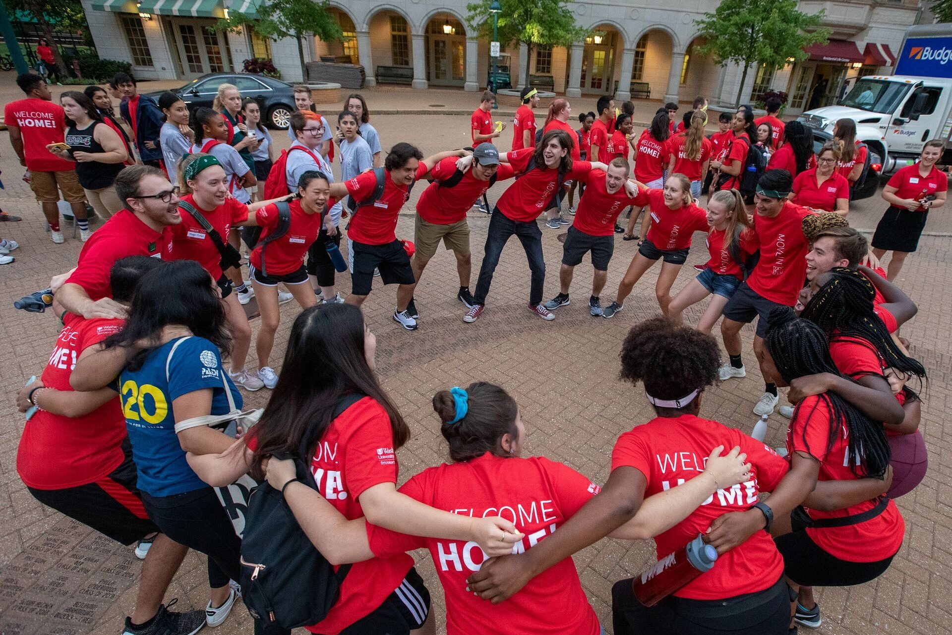 Students gather around for Move-In Day in the South 40